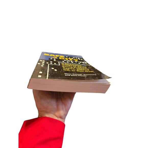 Safe in the city by Marc MacYoung 0873647750 paladin press - Picture 3 of 8